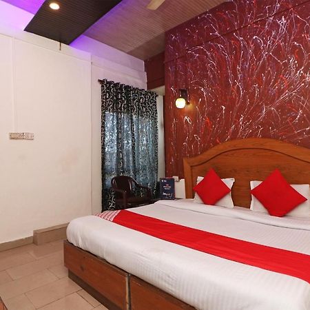 Oyo 75571 Sai Pooja Lodging Hotell Mumbai Exteriör bild