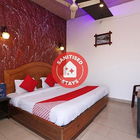 Oyo 75571 Sai Pooja Lodging Hotell Mumbai Exteriör bild